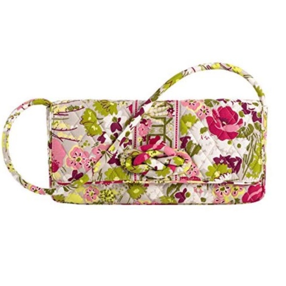 Vera Bradley Handbags - VERA BRADLEY Knot Just a Clutch Make Me Blush